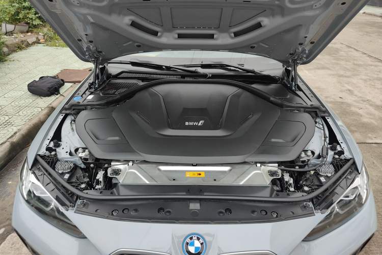 Used BMW i4 2023 eDrive35 Engine Bay