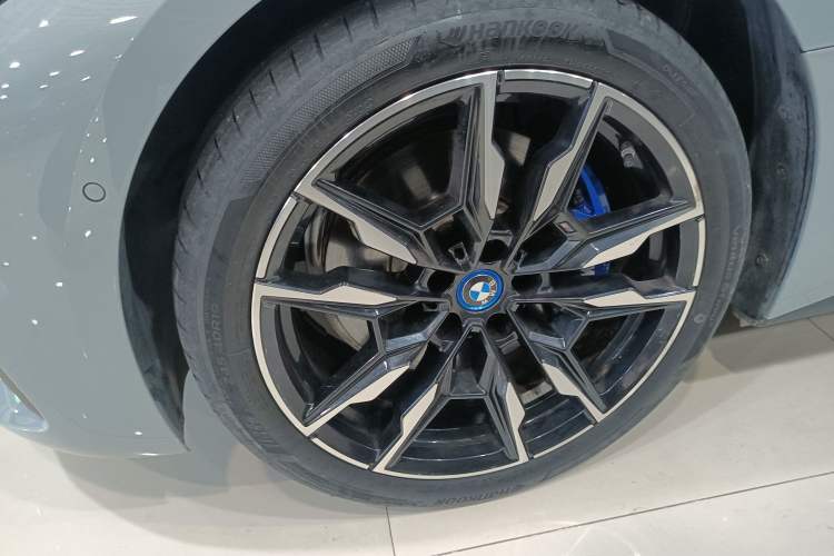 Used BMW i4 2023 M50 Exterior 4