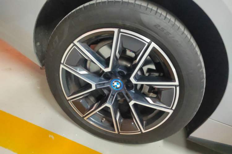 Used BMW i4 2023 eDrive35 Exterior 8