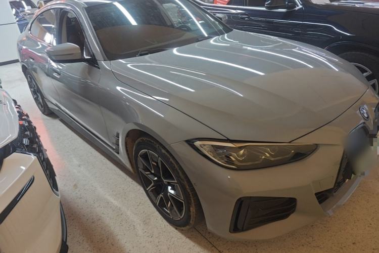 Used BMW i4 2023 eDrive35 Front Right 45 Deg