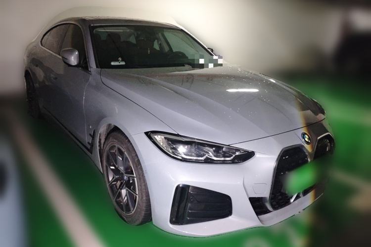 Used BMW i4 2023 eDrive35 Front Right 45 Deg