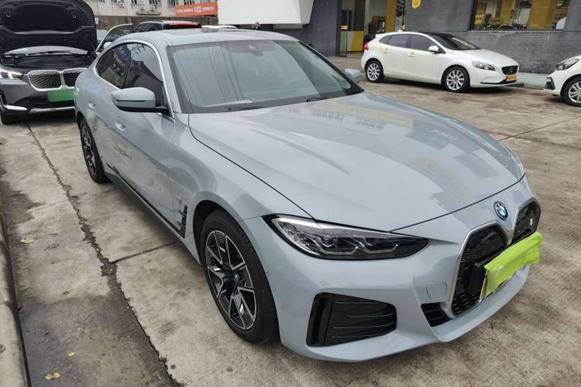 Used BMW i4 2023 eDrive35 Front Right 45 Deg