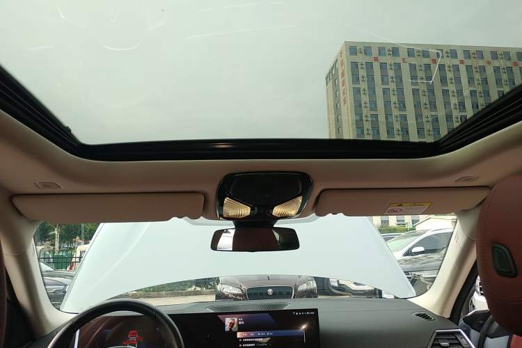 Used BMW i4 2023 eDrive35 Headliner