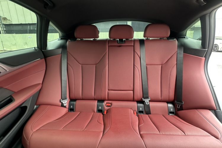 Used BMW i4 2023 eDrive40 Interior 1