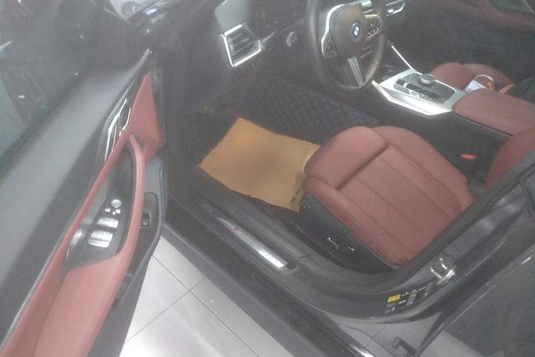 Used BMW i4 2023 eDrive40 Interior 3