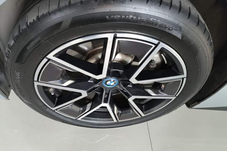 Used BMW i4 2023 eDrive40 Left Front Wheel Hub
