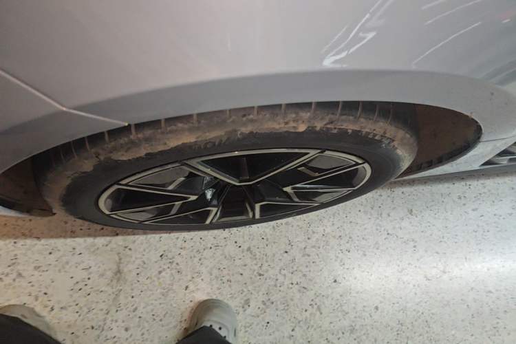 Used BMW i4 2023 eDrive35 Left Front Wheel Hub