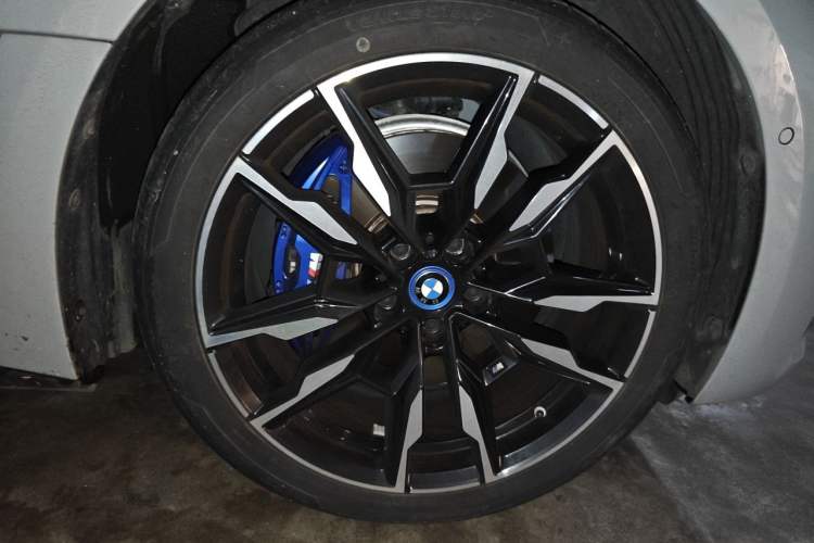 Used BMW i4 2023 M50 Right Front Wheel Hub