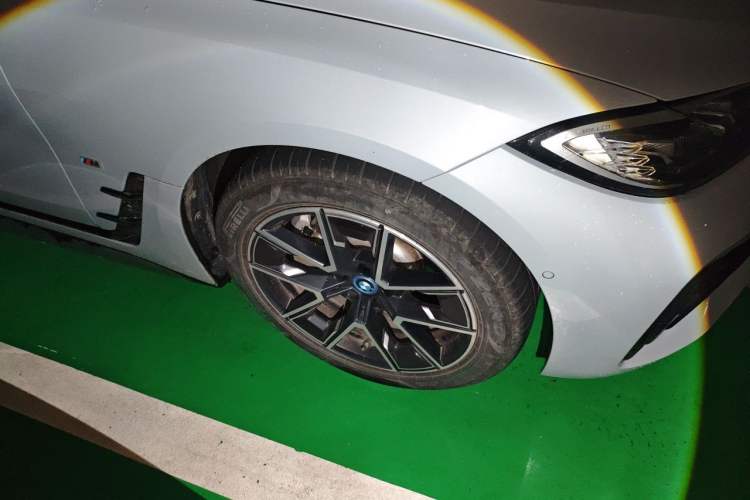 Used BMW i4 2023 eDrive35 Right Front Wheel Hub
