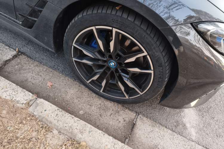 Used BMW i4 2023 M50 Right Front Wheel Hub