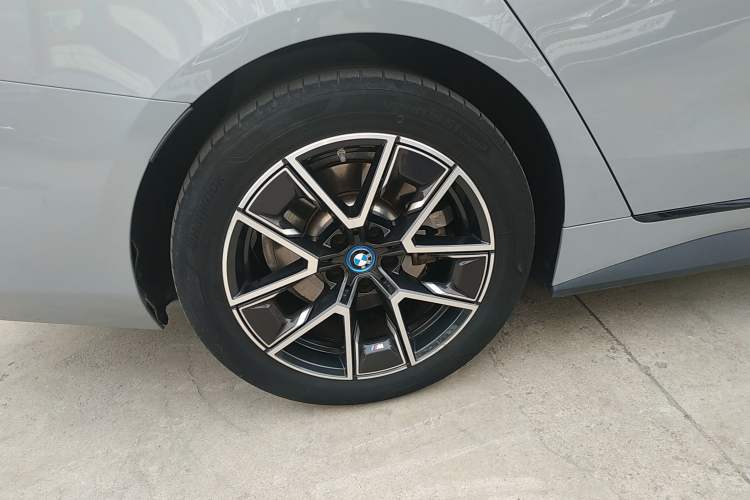 Used BMW i4 2023 eDrive35 Right Rear Wheel Hub