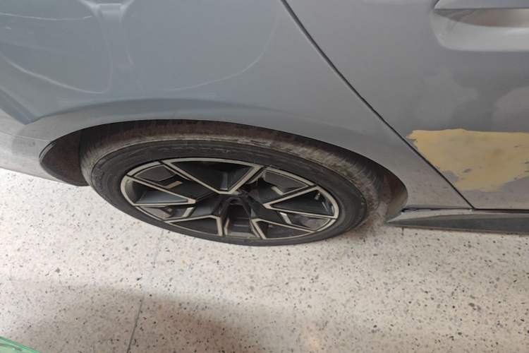 Used BMW i4 2023 eDrive35 Right Rear Wheel Hub