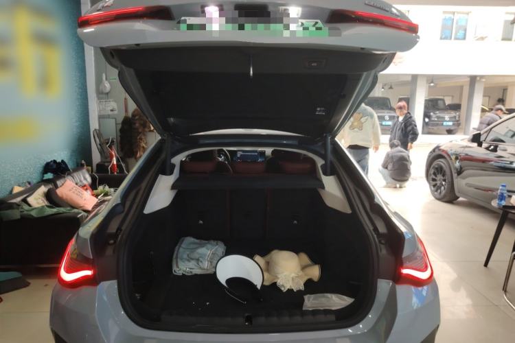 Used BMW i4 2023 eDrive35 Trunk