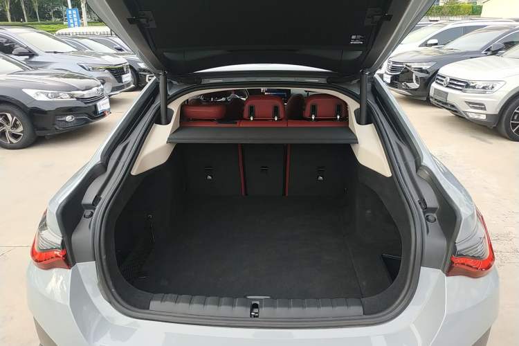 Used BMW i4 2023 eDrive35 Trunk