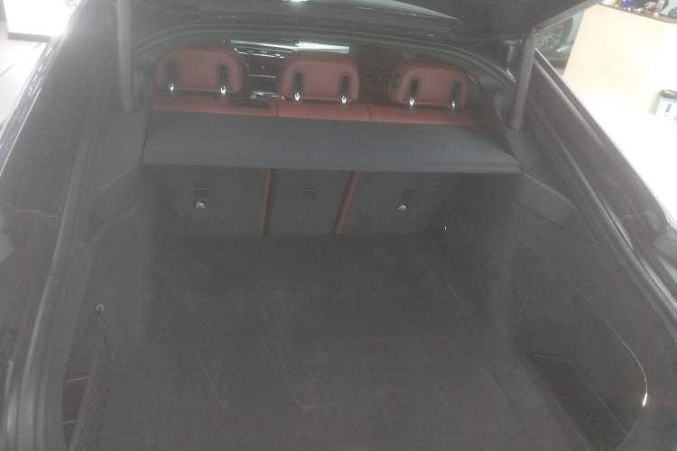 Used BMW i4 2023 eDrive40 Trunk