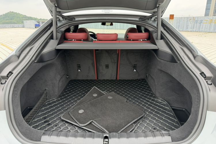 Used BMW i4 2023 eDrive40 Trunk