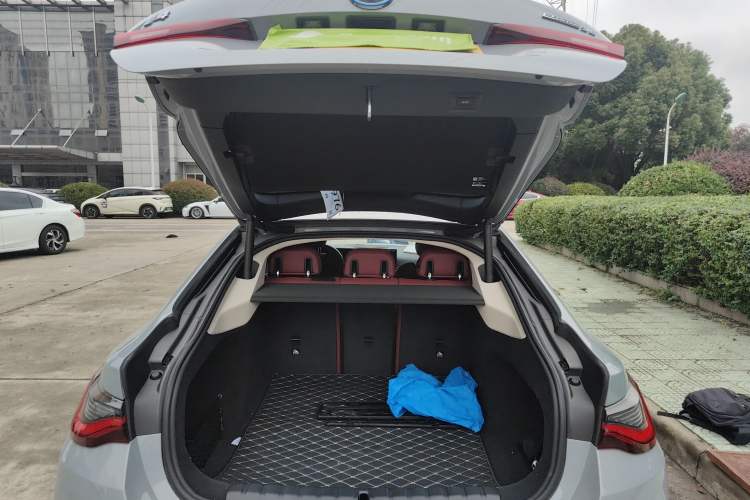 Used BMW i4 2023 eDrive35 Trunk