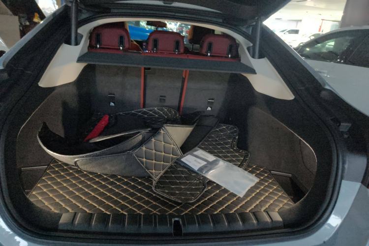 Used BMW i4 2023 eDrive35 Trunk