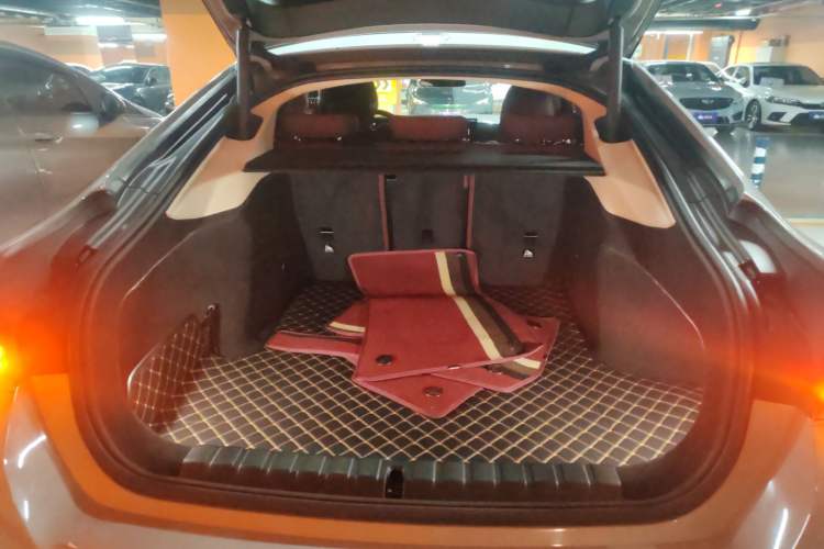 Used BMW i4 2023 eDrive35 Trunk
