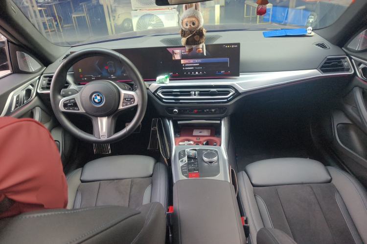Used BMW i4 2023 eDrive40 Center Console