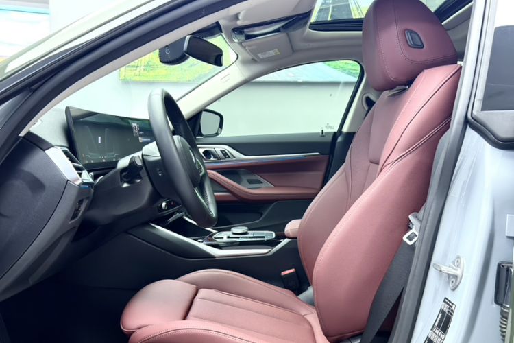 Used BMW i4 2023 eDrive35 Interior 9