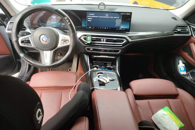 Used BMW i4 2023 eDrive35 Center Console