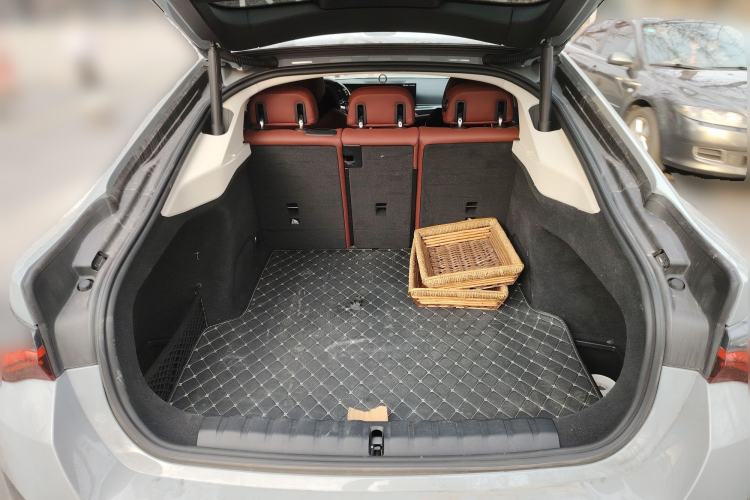 Used BMW i4 2023 eDrive35 Trunk