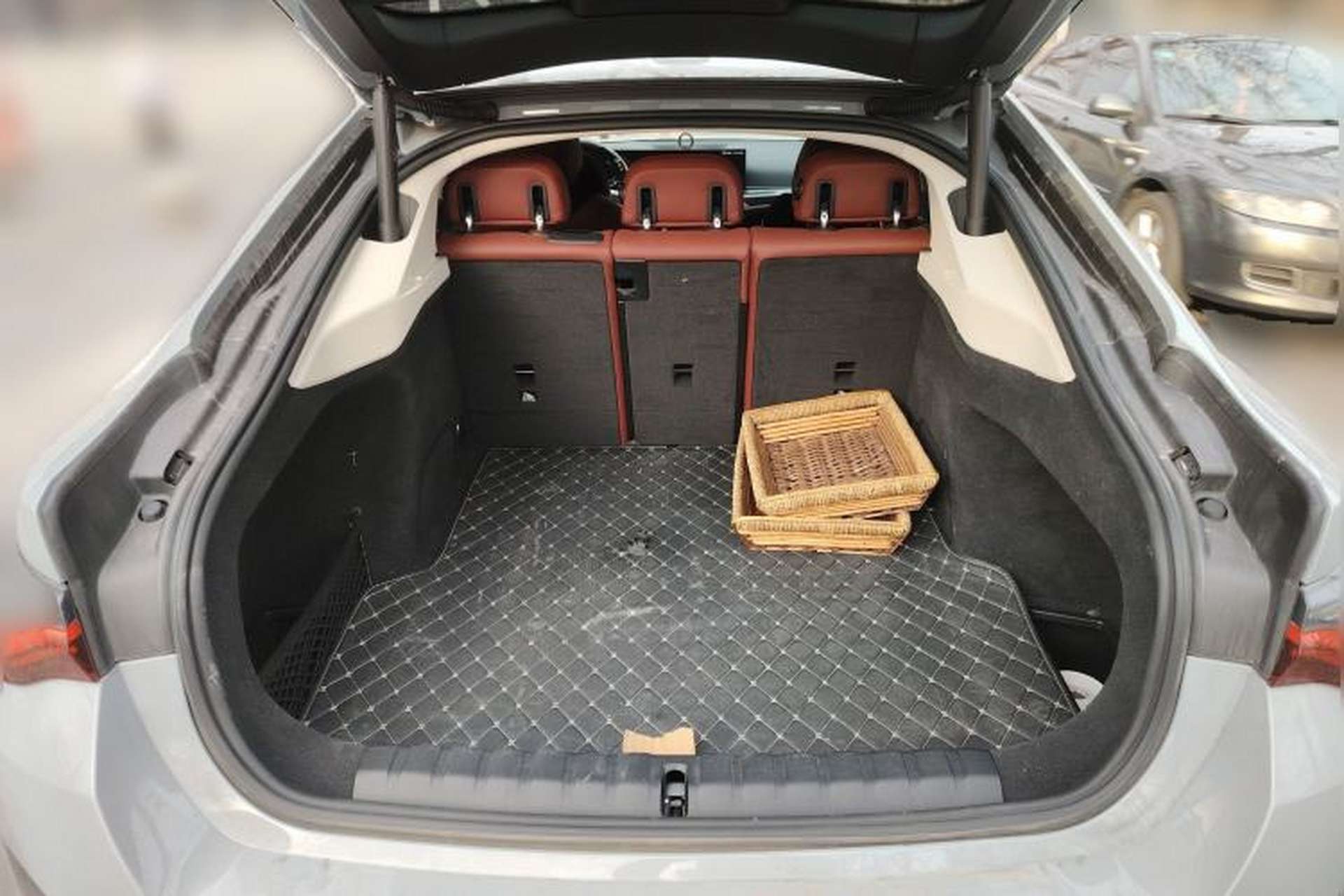 Used BMW i4 2023 eDrive35 Trunk