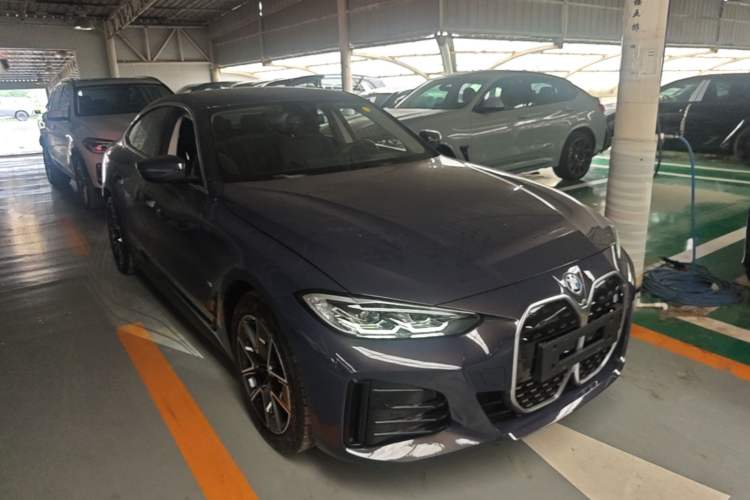Used BMW i4 2023 eDrive35 Front Right 45 Deg