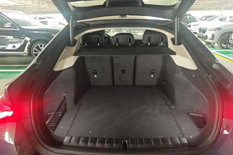Used BMW i4 2023 eDrive35 Trunk