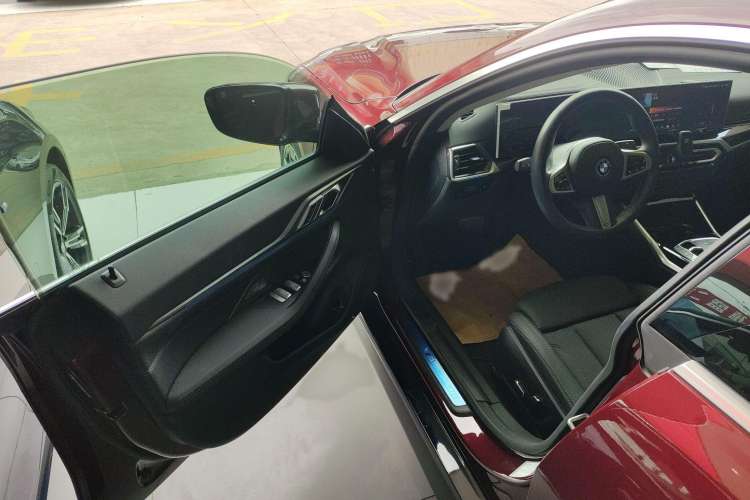 Used BMW i4 2023 eDrive35 Interior 3