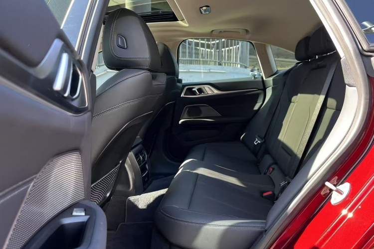 Used BMW i4 2023 eDrive35 Interior 4