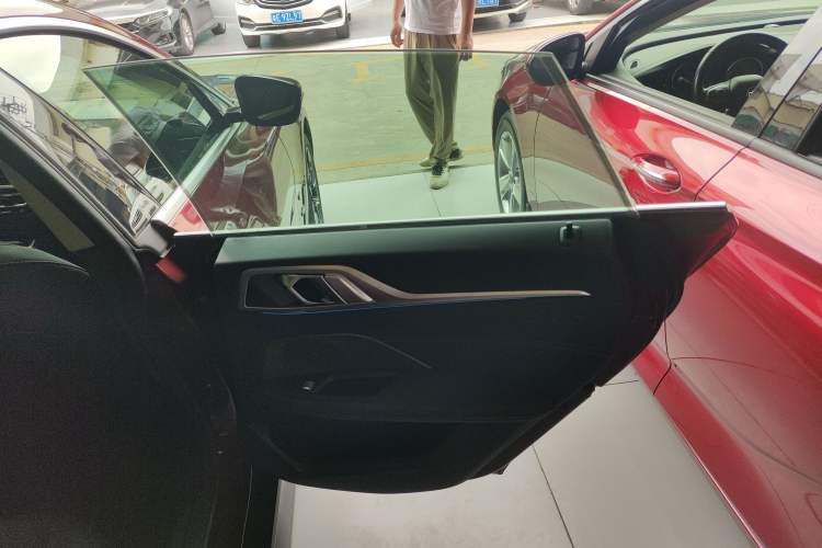 Used BMW i4 2023 eDrive35 Interior 6