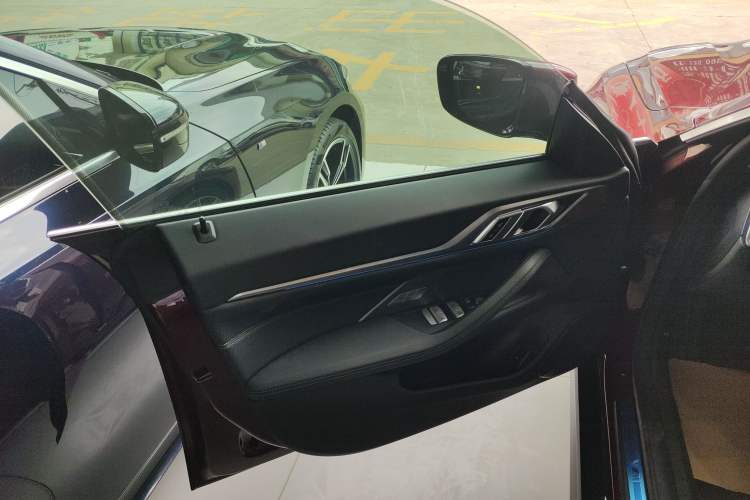 Used BMW i4 2023 eDrive35 Interior 7