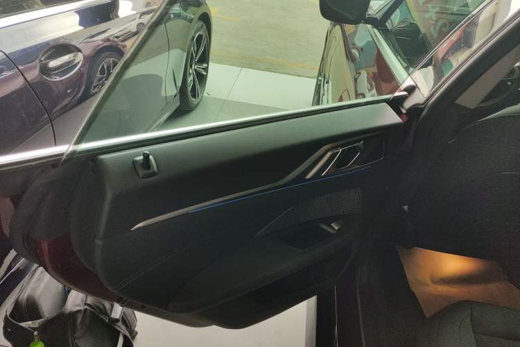 Used BMW i4 2023 eDrive35 Interior 8
