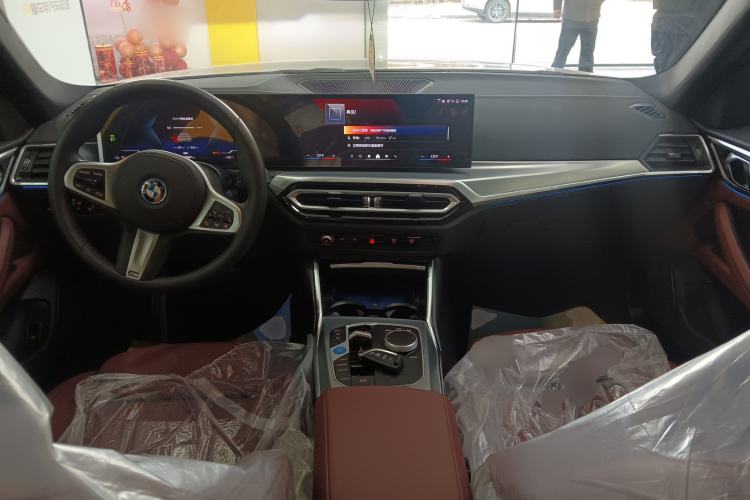 Used BMW i4 2023 eDrive40 Center Console