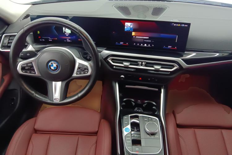 Used BMW i4 2023 eDrive35 Center Console