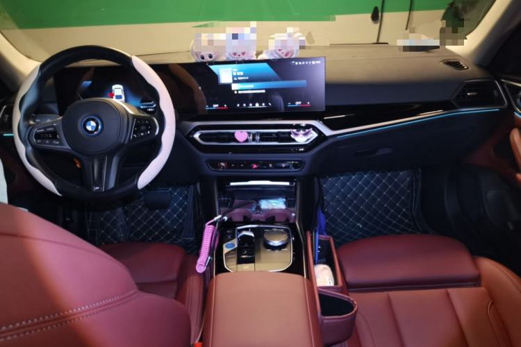 Used BMW i4 2023 eDrive35 Center Console