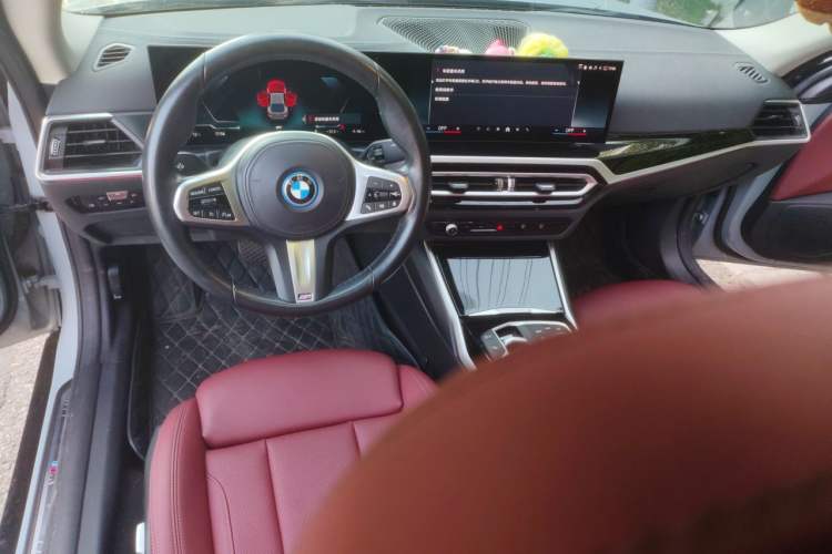 Used BMW i4 2023 eDrive35 Center Console