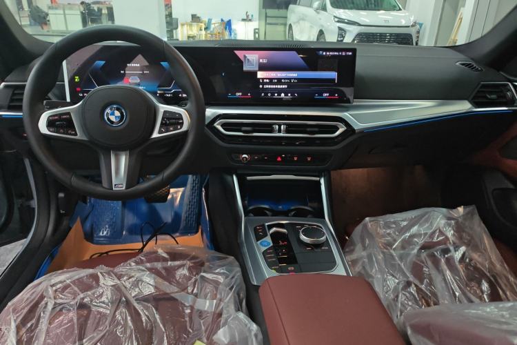 Used BMW i4 2023 eDrive40 Center Console