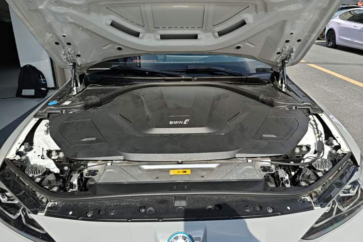 Used BMW i4 2023 eDrive35 Engine Bay