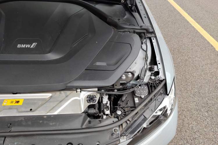 Used BMW i4 2023 eDrive35 Engine Bay Left