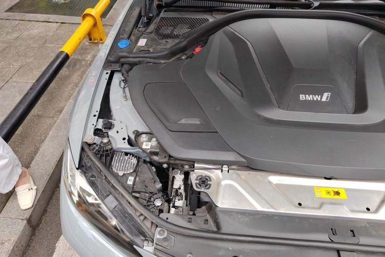 Used BMW i4 2023 eDrive35 Engine Bay Right