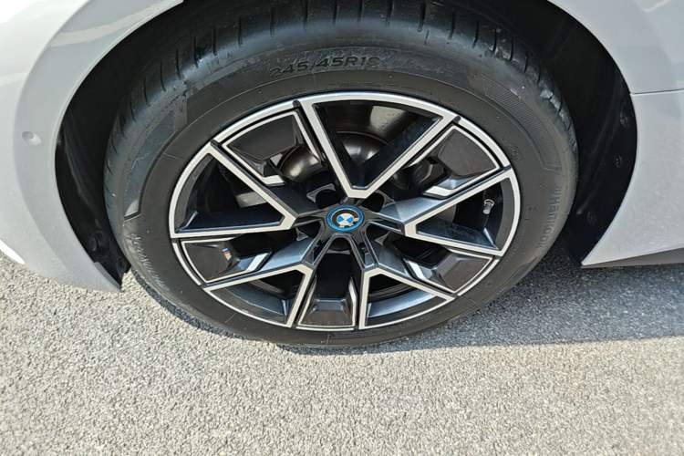 Used BMW i4 2023 eDrive35 Exterior 4