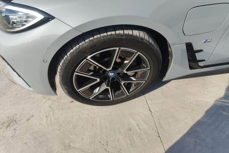Used BMW i4 2023 eDrive35 Exterior 7