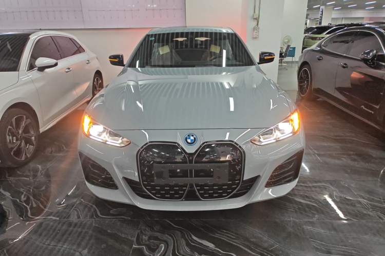 Used BMW i4 2023 eDrive40 Front