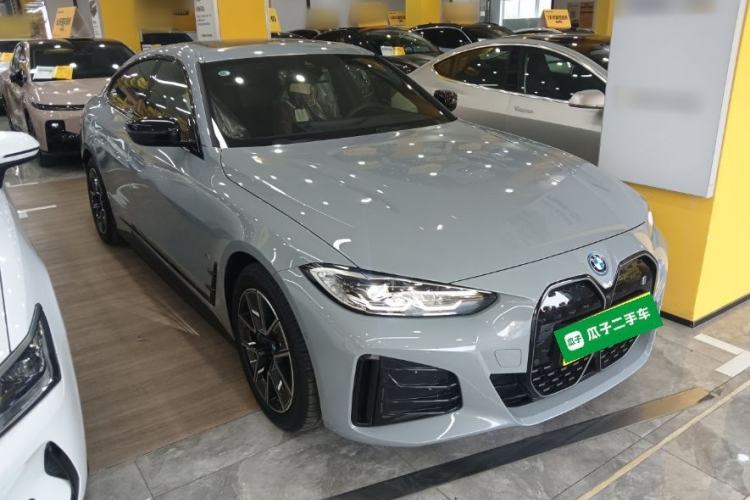 Used BMW i4 2023 eDrive40 Front Right 45 Deg