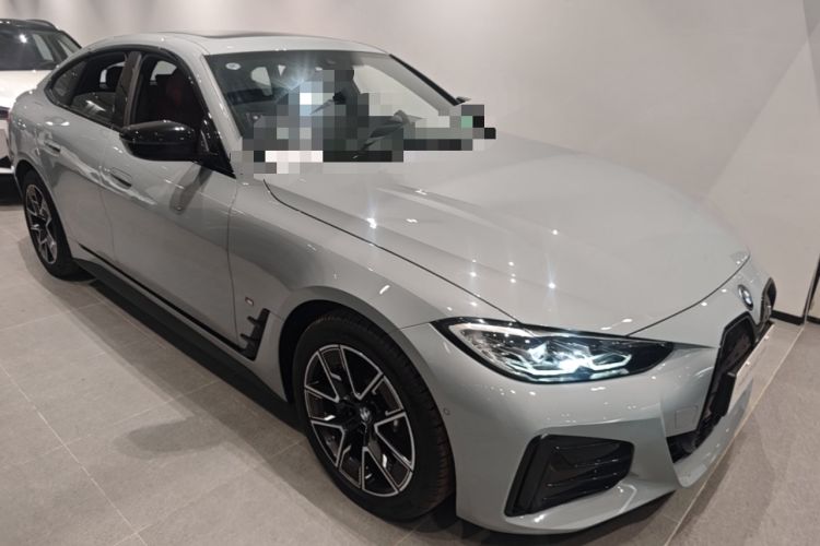 Used BMW i4 2023 eDrive40 Front Right 45 Deg