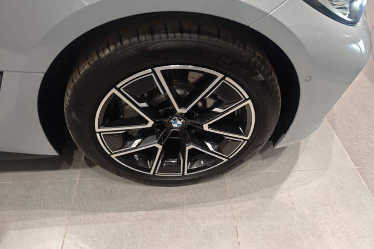 Used BMW i4 2023 eDrive40 Right Front Wheel Hub