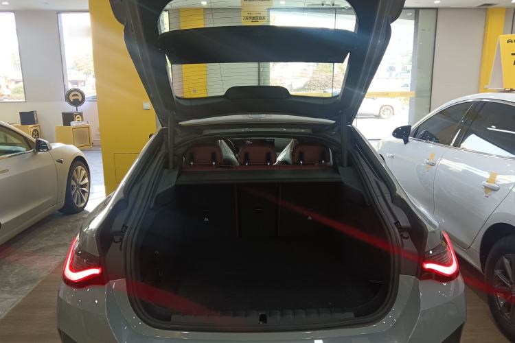 Used BMW i4 2023 eDrive40 Trunk